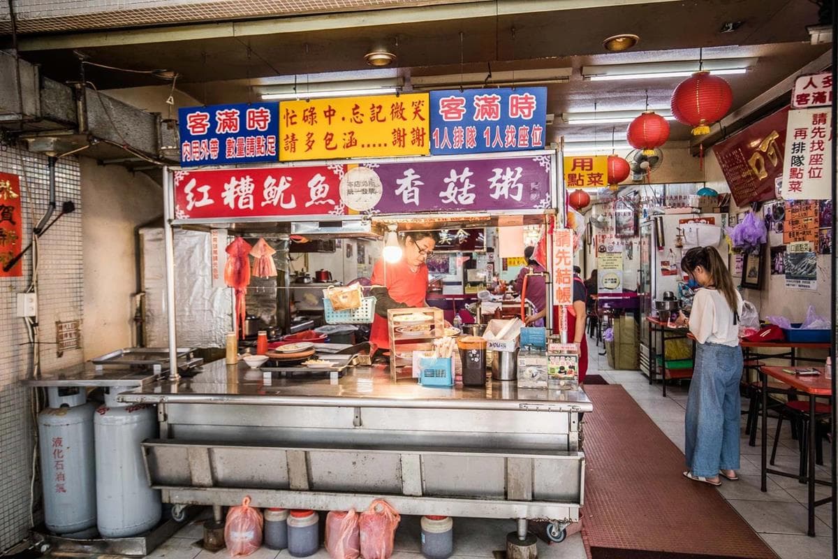 只賣２味飄香60年！宜蘭現炸「紅糟魷魚」外酥內軟Ｑ，搭台式泡菜酸脆更對味
