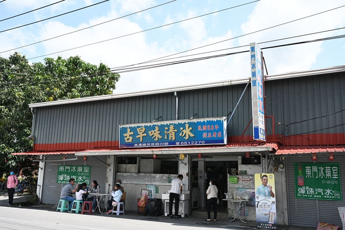 在地人消暑首選！60年冰菓室藏身雜貨店，古早味牛奶冰加一整顆蛋黃