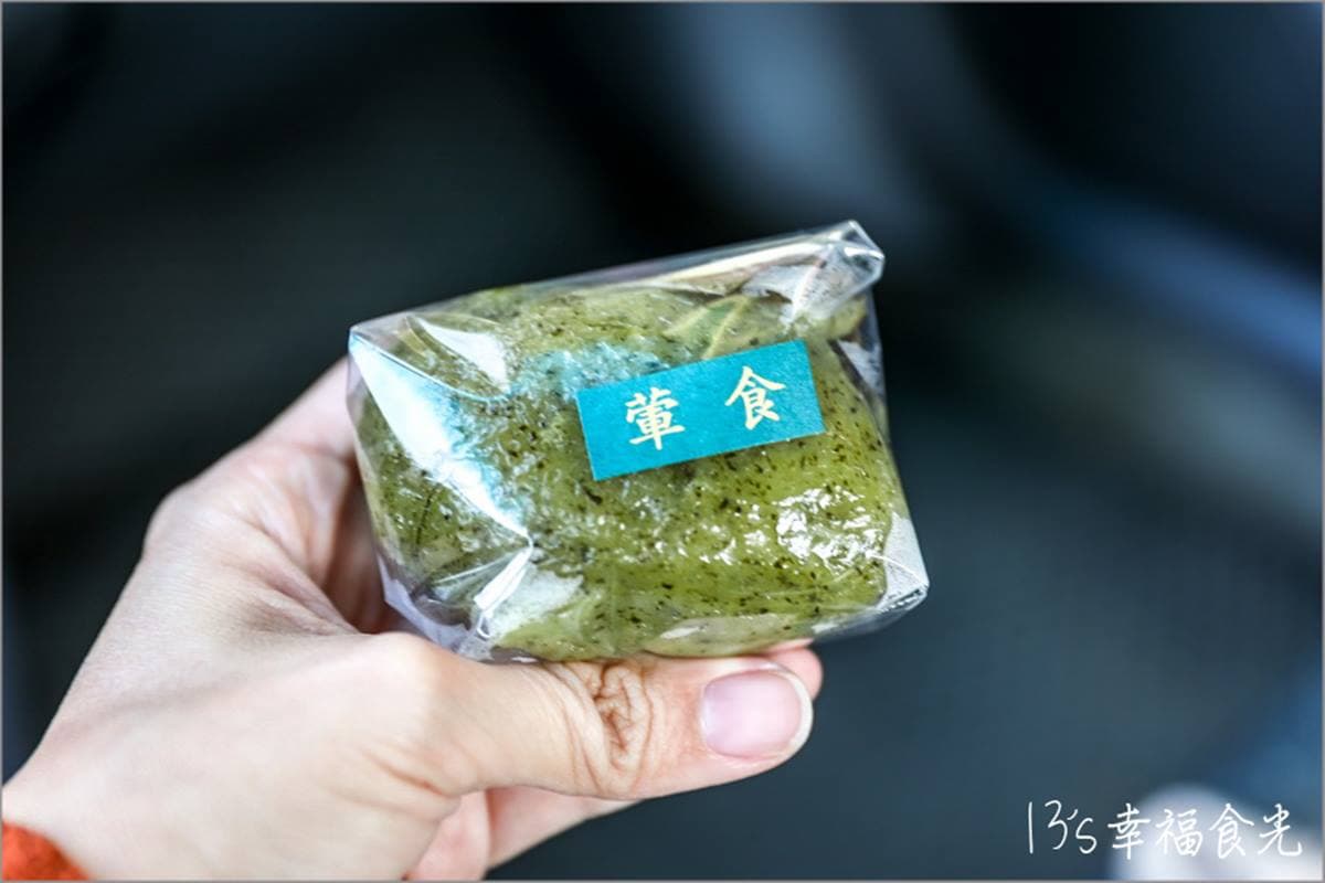 必買的客家菜包，裡面有蘿蔔絲、豆干、香菇和炒肉末。（圖片來源：13‘s幸福食光）