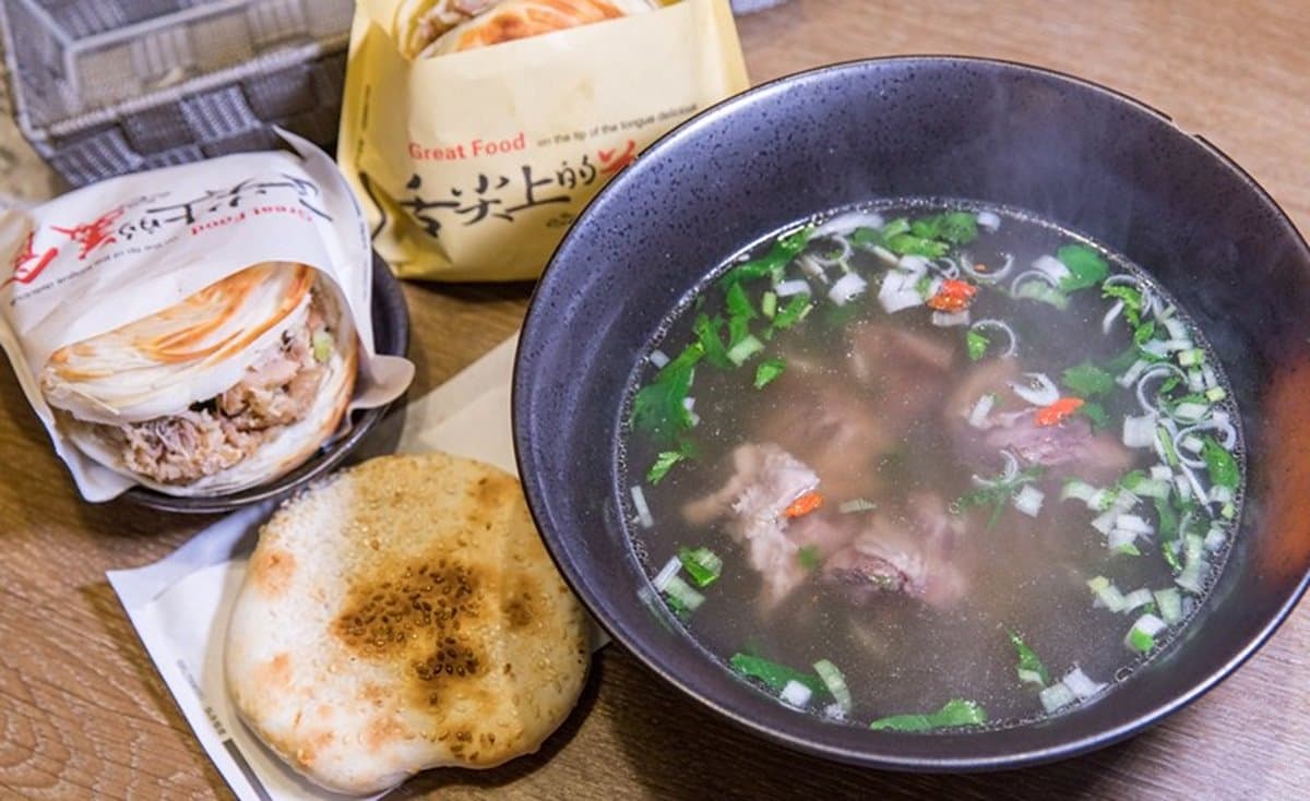 排隊搶吃!正宗「陝西小吃」內湖也有,千層酥脆饃餅+鹹香豬肉小心一吃上癮 排隊搶吃!正宗「陝西小吃」內湖也有,千層酥脆饃餅+鹹香豬肉小心一吃上癮