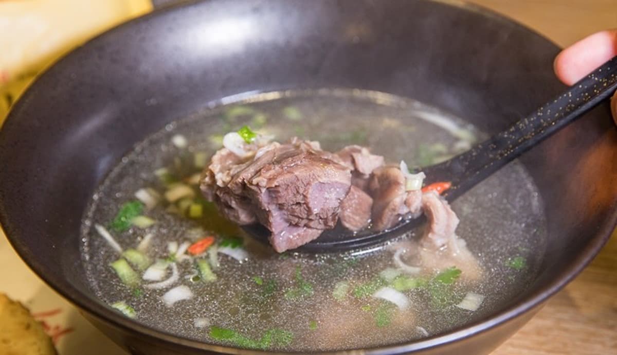 排隊搶吃!正宗「陝西小吃」內湖也有,千層酥脆饃餅+鹹香豬肉小心一吃上癮 排隊搶吃!正宗「陝西小吃」內湖也有,千層酥脆饃餅+鹹香豬肉小心一吃上癮