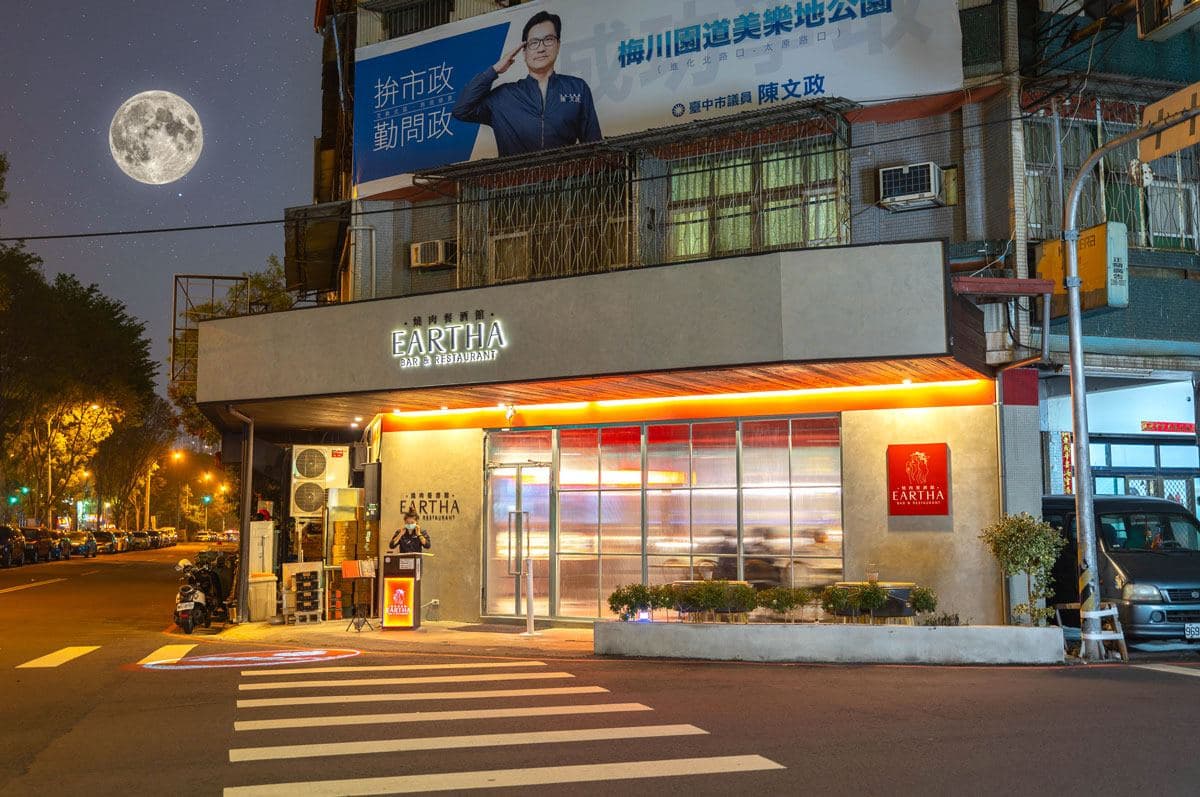 吃燒肉也能美美的！浮誇系燒肉店打卡必點「珠寶盒」，先嗑專人現烤厚切牛舌