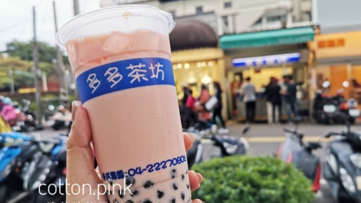 這杯粉嫩嫩的叫作「鳥蛋」，是草莓牛奶加珍珠。（圖片來源：棉花糖的天空）