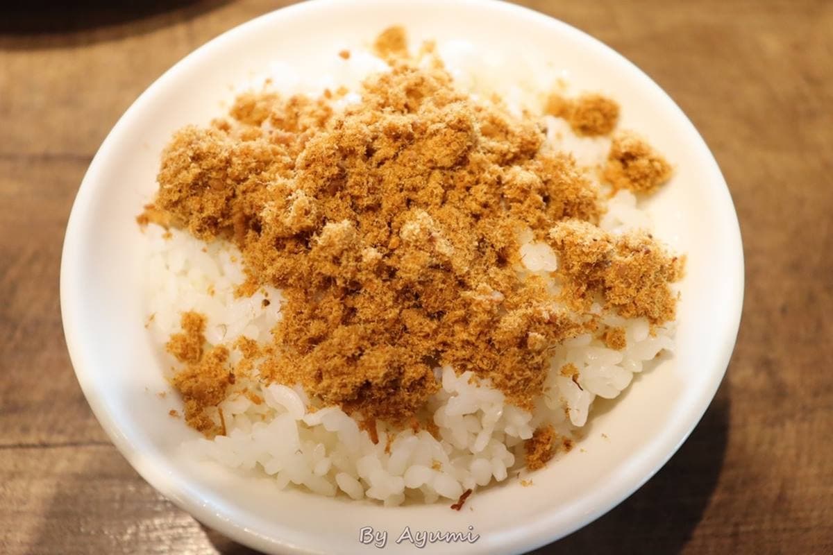 老字號虱目魚專賣！少見「鼓汁魚肚」超下飯，手工狗母魚酥一吃愛上