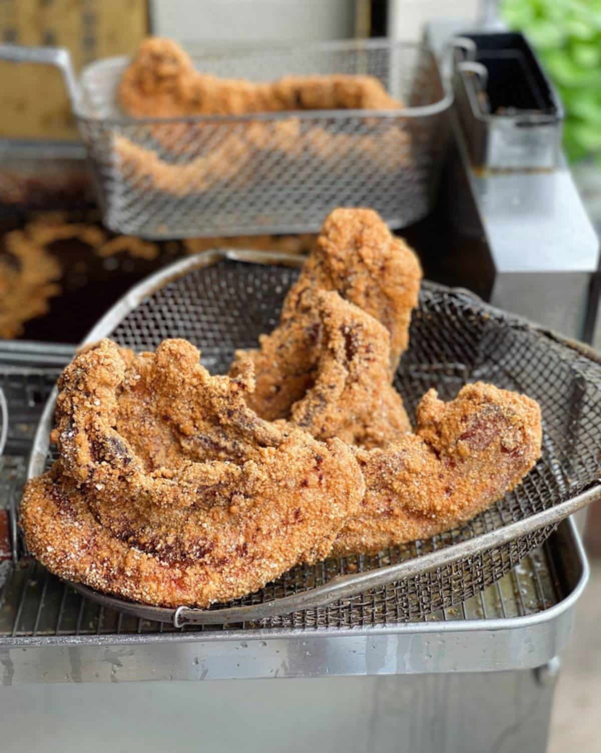 狂賣３小時完售！超隱密便當店必點爆汁「獨門叉燒肉」，在地人中午前就排爆