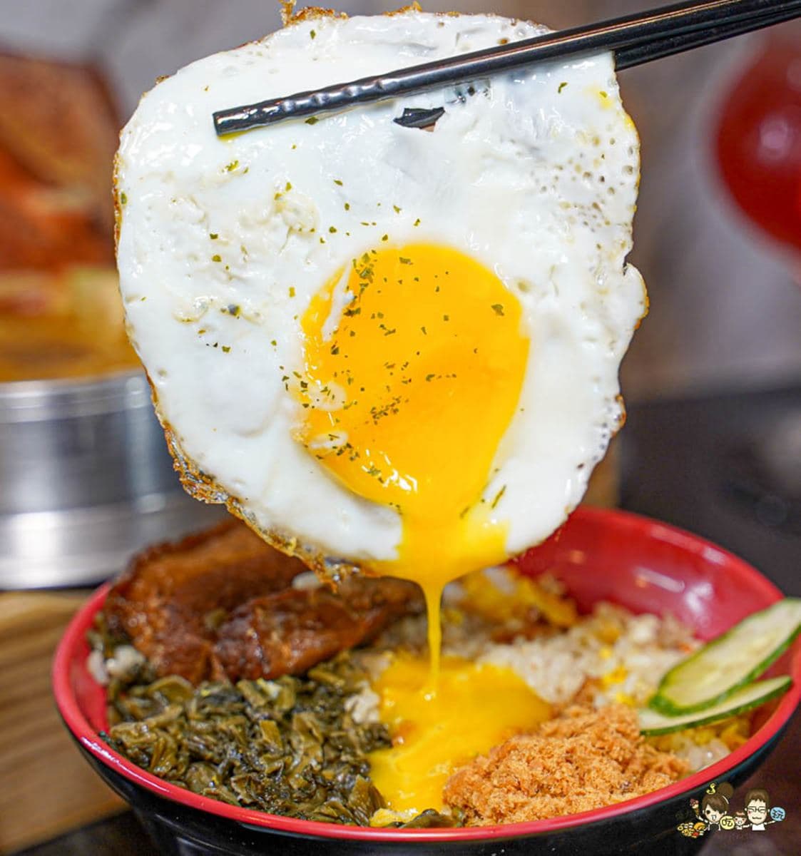 【新開店】宵夜吃到痛風！「滿料鍋燒麵」加１元送大魷魚，再嗑99元和牛漢堡