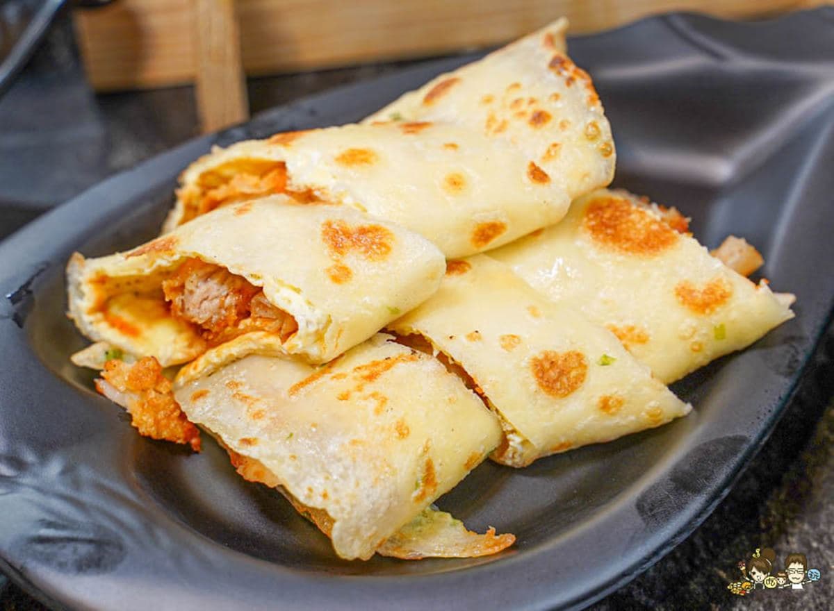 【新開店】宵夜吃到痛風！「滿料鍋燒麵」加１元送大魷魚，再嗑99元和牛漢堡
