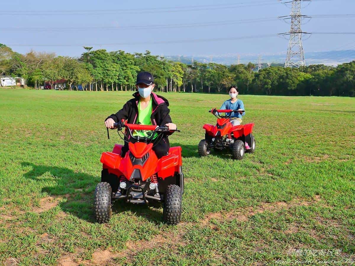 免裝備「親子豪華露營車」！一泊三食大嗑BBQ，還能爽玩泡泡足球、越野車