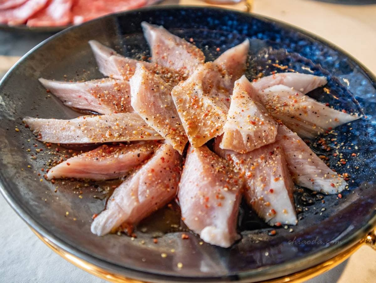 想吃先預訂！4.8星「燒肉界霸主」在台中，鮮嫩「30公分厚切牛舌」老饕必點