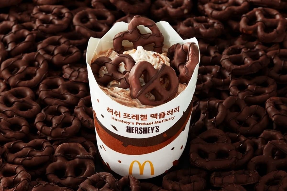 冰控發瘋！韓麥當勞推「Hershey’s冰炫風」，椒鹽脆餅＋香濃巧克力超欠吃