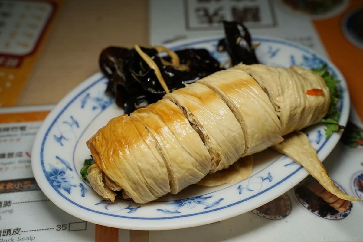 避雷看這篇！宜蘭５大高聲量美食：第一名牛肉麵、起司堡臭豆腐、4.3星蝦餅