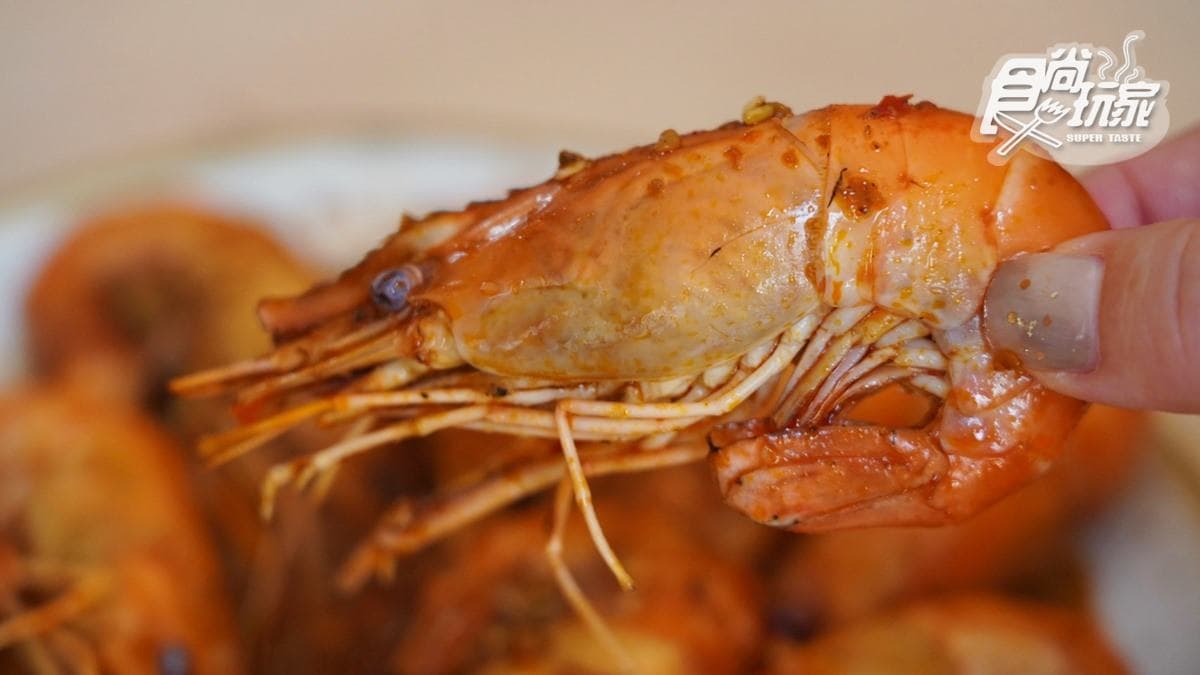 開箱全聯蝦料理！「麻辣泰國蝦」吃得到濃濃蝦膏，「酸辣白蝦」冷熱吃都適合