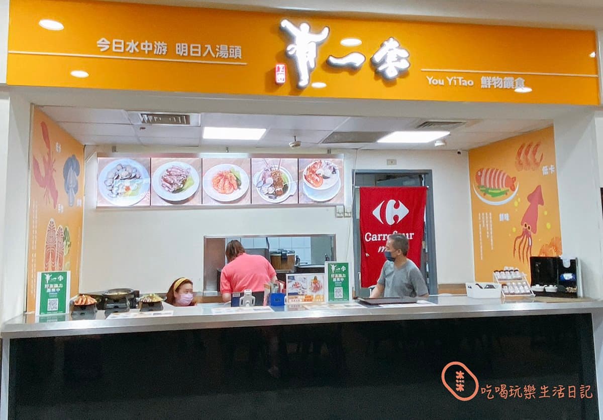 誰說賣場商店街沒美食！「浮誇意麵」鋪滿海味CP值爆表，超肥美小卷一咬爆汁