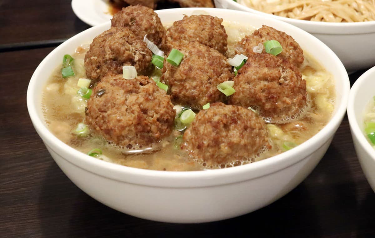 明星激推眷村小吃!「膠質大骨湯」排骨超大塊,隱藏版獅子頭想吃要預訂 明星激推眷村小吃!「膠質大骨湯」排骨超大塊,隱藏版獅子頭想吃要預訂