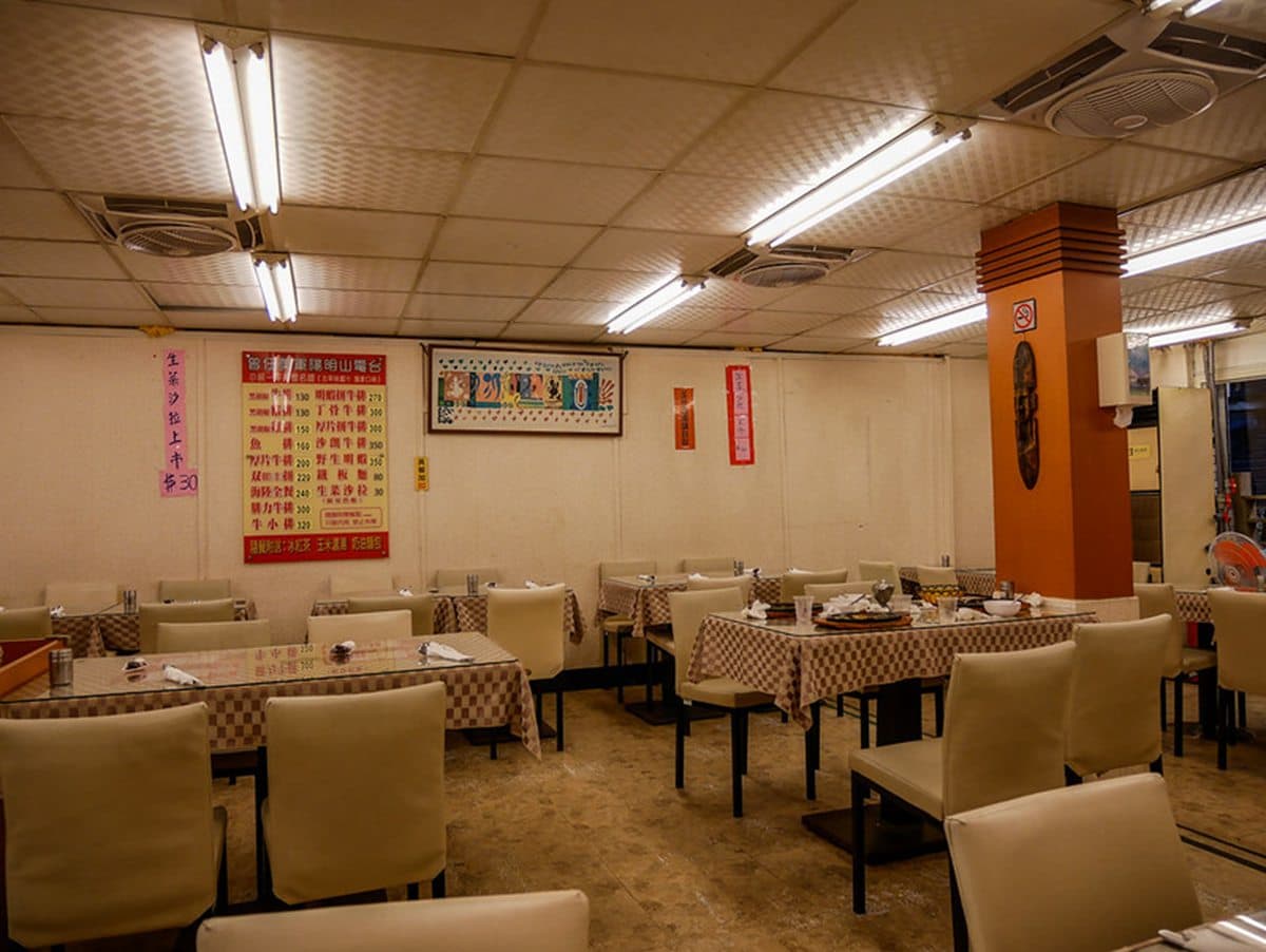 台北150元佛系牛排！牛雞雙拼230元吃飽飽，學區35年老字號內行才知