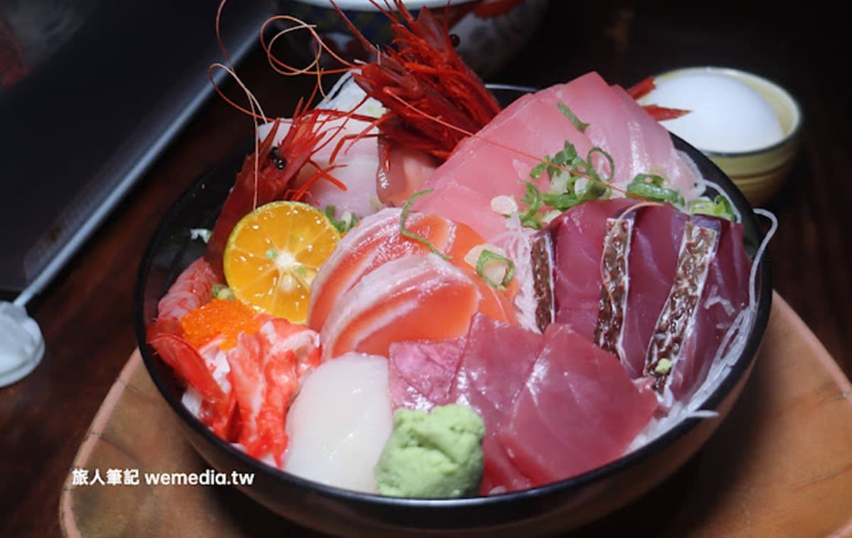 鋪滿20種生魚片!「浮誇海鮮丼」分量多到看不見飯,還有魚骨味噌湯喝到飽 鋪滿20種生魚片!「浮誇海鮮丼」分量多到看不見飯,還有魚骨味噌湯喝到飽