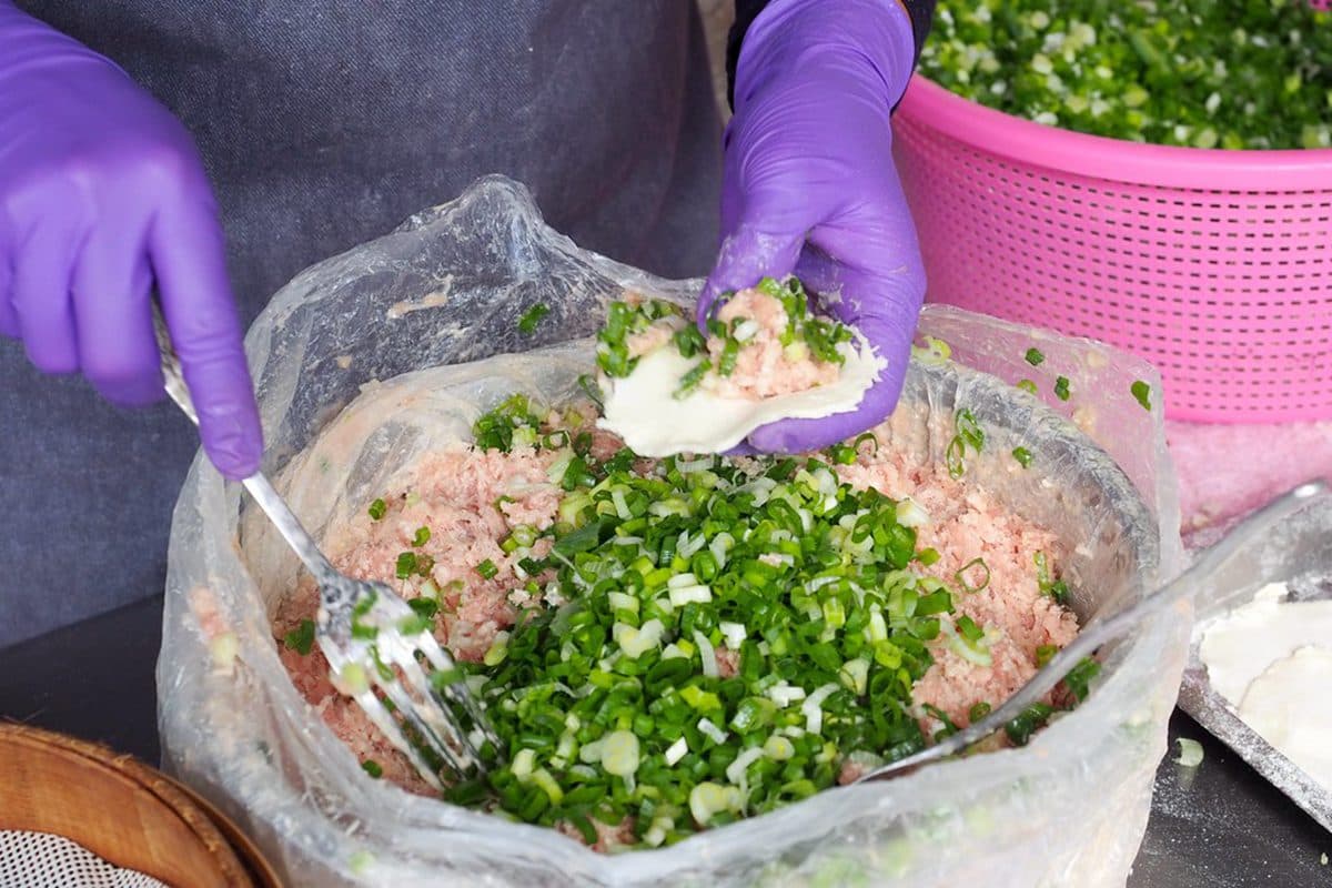 CP值破表!中壢必吃5家小資美食:爆量雞塊飯、65元7顆湯包、9元水煎包 CP值破表!中壢必吃5家小資美食:爆量雞塊飯、65元7顆湯包、9元水煎包
