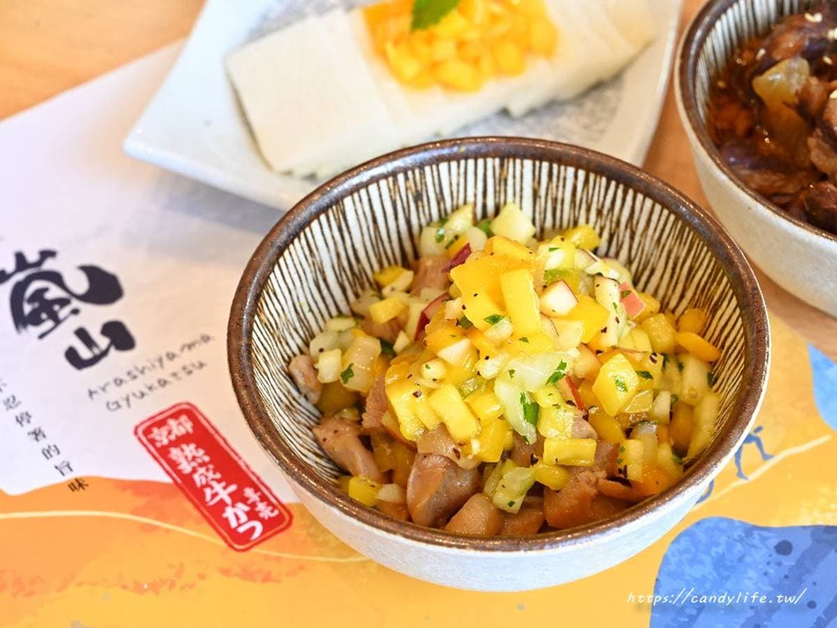 肉控、芒果控注意！「爆量牛小排丼」肉多到堆成山，再嘗夏季北海道芒果奶酪