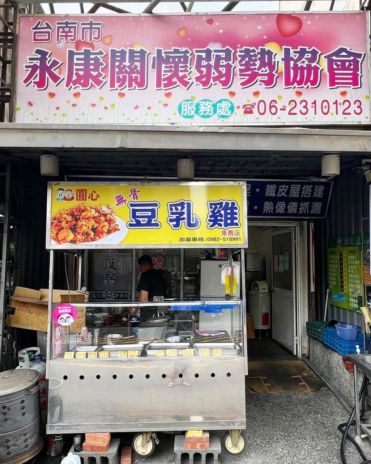只要55元！巨無霸「碗公炒飯」吃１碗抵三餐，加碼豆乳雞也只要100元