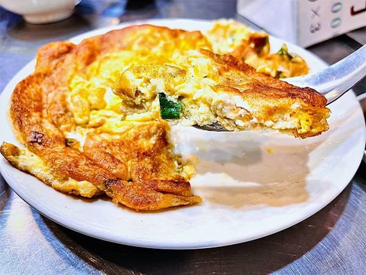 高雄人最愛冠軍店！50年肉燥飯老店滿滿膠質，內行必搭中藥材燉「滷腿庫肉」