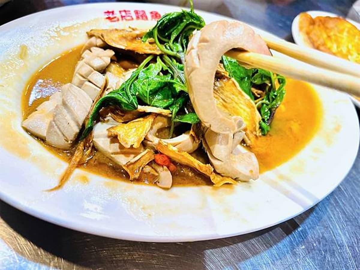 高雄人最愛冠軍店！50年肉燥飯老店滿滿膠質，內行必搭中藥材燉「滷腿庫肉」