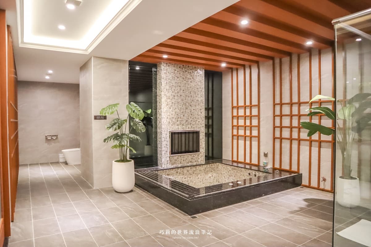 泳池、滑水道搬進房！超狂旅店「27種主題房」拍到手軟，加碼享KTV無限歡唱