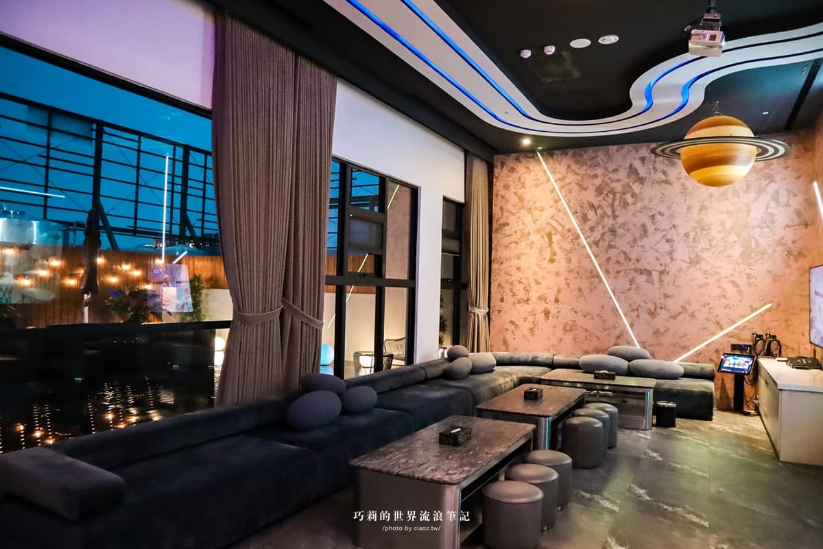 泳池、滑水道搬進房！超狂旅店「27種主題房」拍到手軟，加碼享KTV無限歡唱