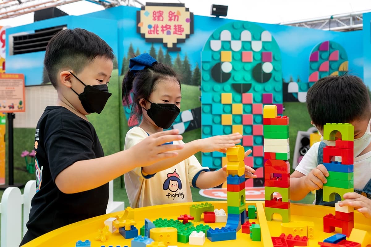 樂高迷出發!最狂「樂高樂園」快閃信義,打卡巨型溜滑梯、30倍大生日蛋糕 樂高迷出發!最狂「樂高樂園」快閃信義,打卡巨型溜滑梯、30倍大生日蛋糕