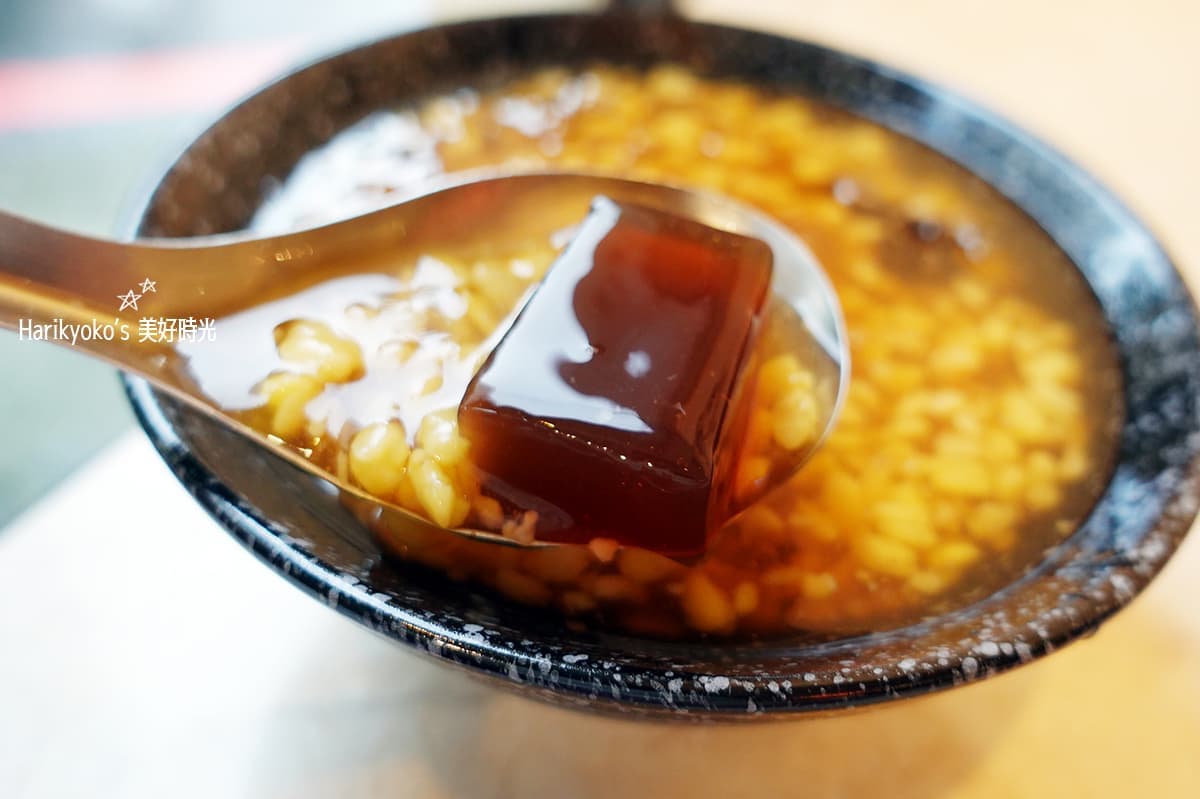 打卡馬力歐座位區！特色甜點店嘗招牌「綠豆蒜」，搭黑糖粉粿沁涼消暑