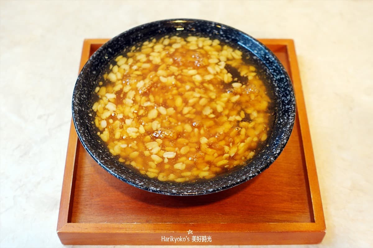 打卡馬力歐座位區！特色甜點店嘗招牌「綠豆蒜」，搭黑糖粉粿沁涼消暑