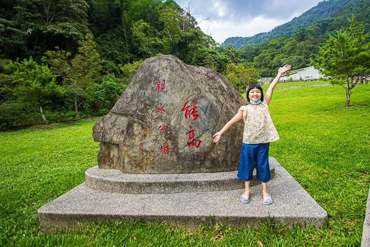 南投玩水景點再＋１！快衝隱藏版「親水公園」，８字型戲水池、戲石沙坑免費玩