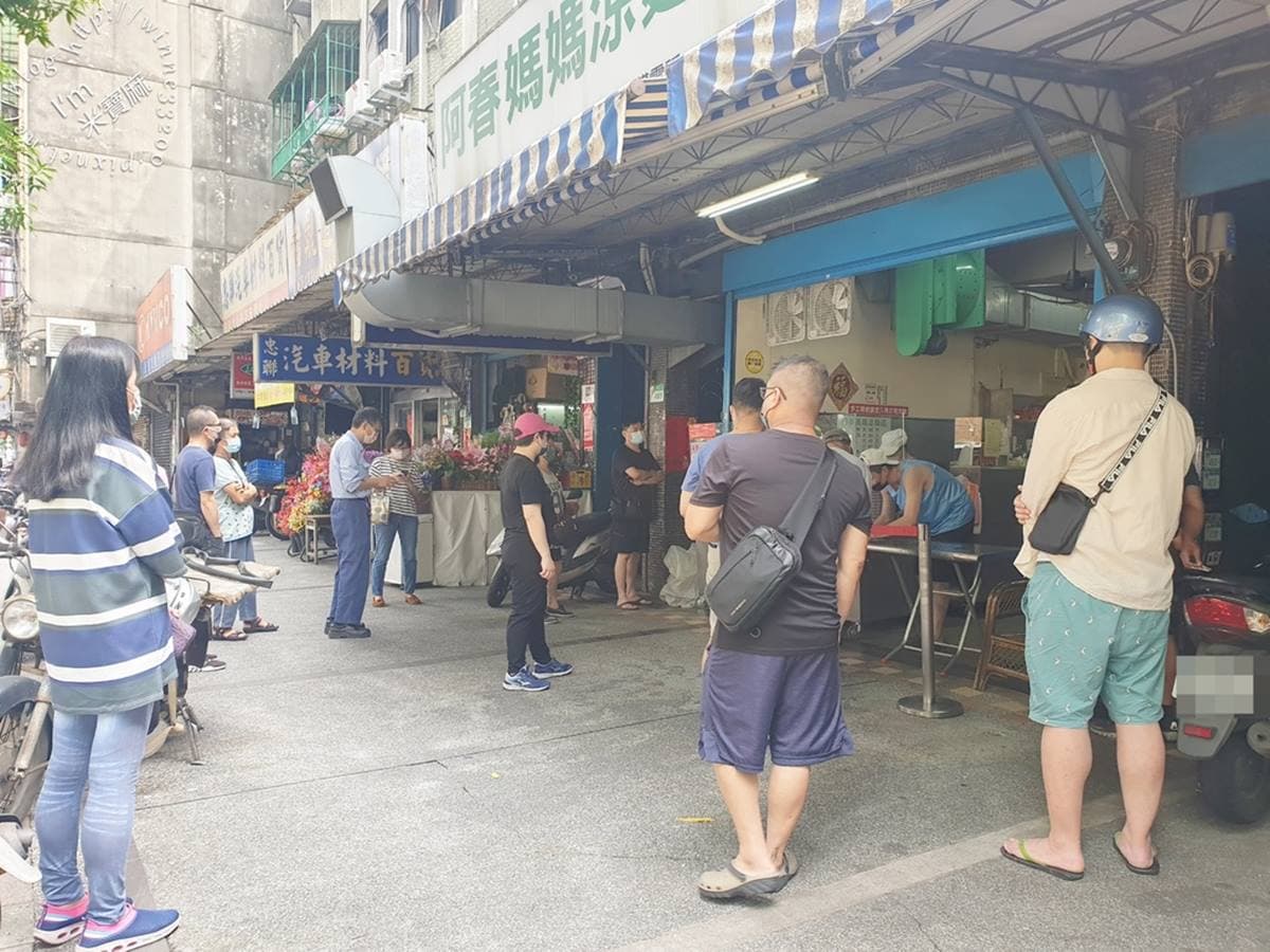 阿春媽媽涼麵店：想吃先排１小時
