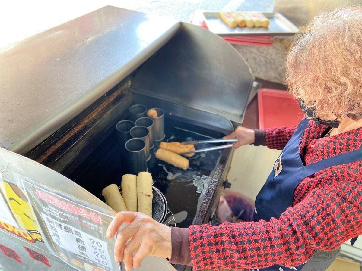 想吃先預訂！小琉球「隱藏版起司捲」給料不手軟，現撈鮪魚＋牽絲起司一吃上癮