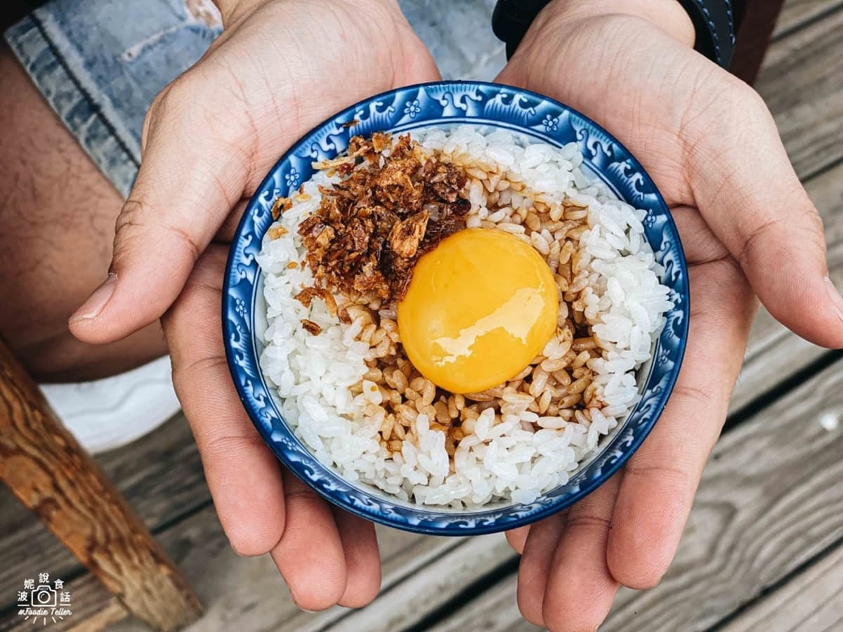 IG暴紅!網紅最愛豬油拌飯+生蛋黃香氣四溢太誘人,搭甜不辣、雞肉串超唰嘴 IG暴紅!網紅最愛豬油拌飯+生蛋黃香氣四溢太誘人,搭甜不辣、雞肉串超唰嘴