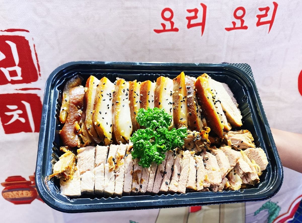 免飛韓國！獨家KAKAO快閃店現身新北，180公分巨型萊恩、３公尺打卡牆必拍