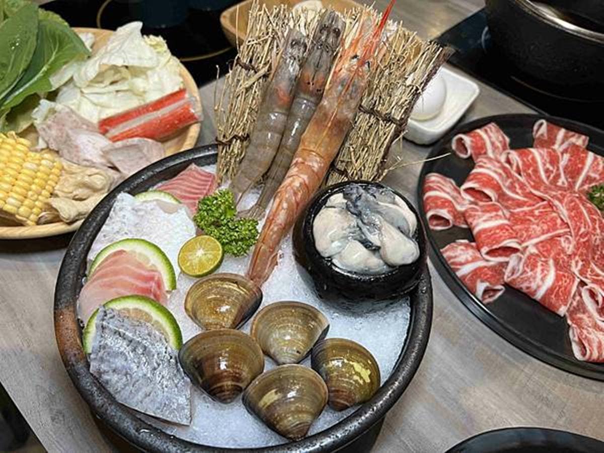 290元起吃到飽!網推「人氣火鍋店」20種蔬菜任挑,還能大嗑東石鮮蚵、蛤蜊 290元起吃到飽!網推「人氣火鍋店」20種蔬菜任挑,還能大嗑東石鮮蚵、蛤蜊