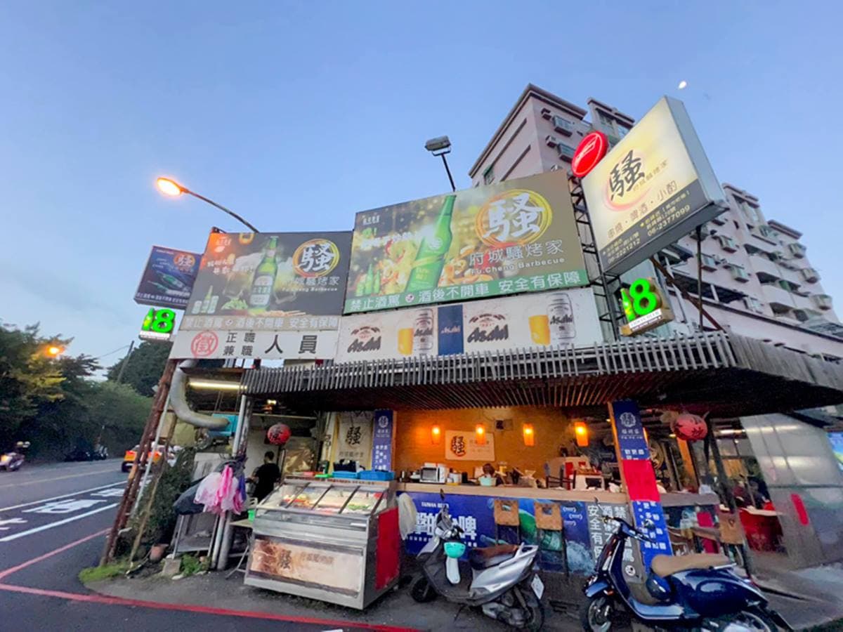 痛風到不行！爆量「鮭魚卵＋蚵仔飯」滿滿海味，巨無霸生蠔吃１顆就會飽