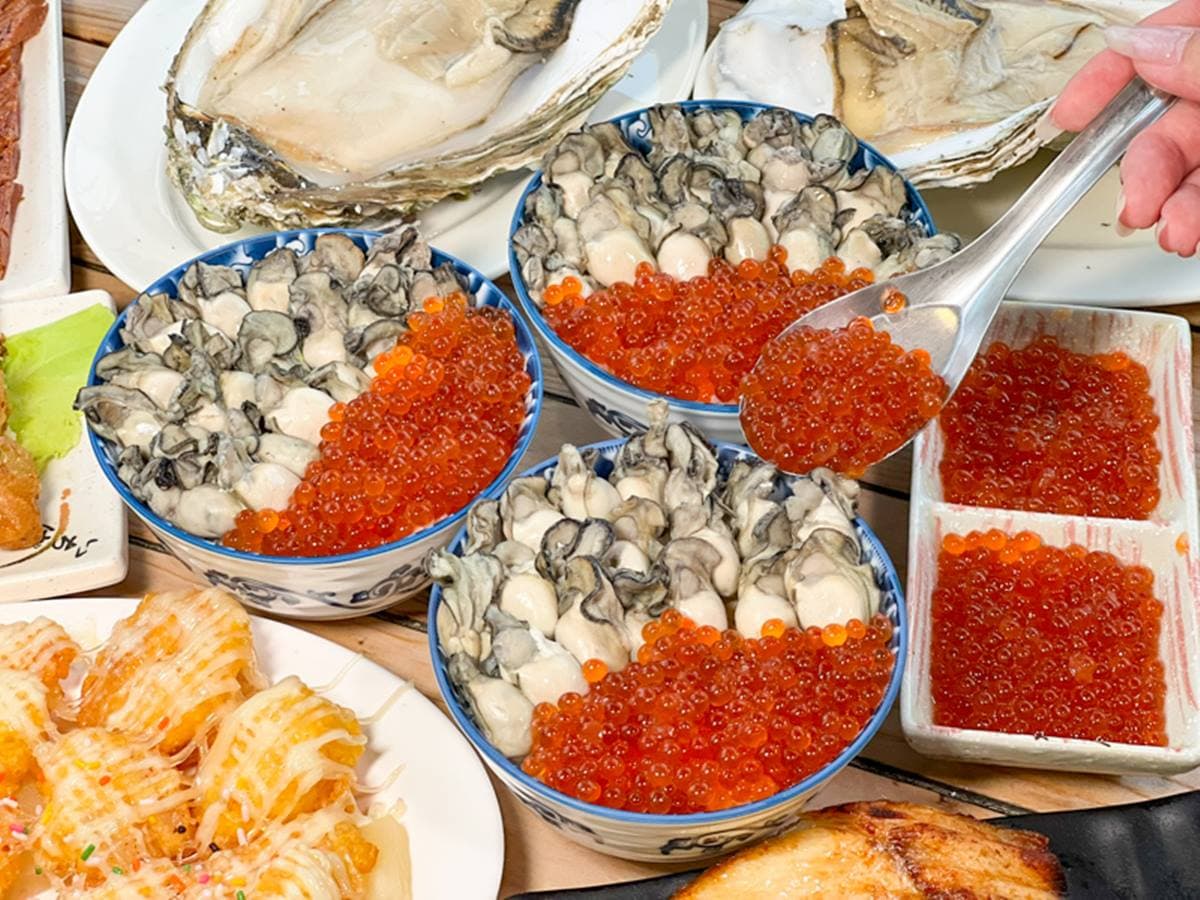 痛風到不行！爆量「鮭魚卵＋蚵仔飯」滿滿海味，巨無霸生蠔吃１顆就會飽