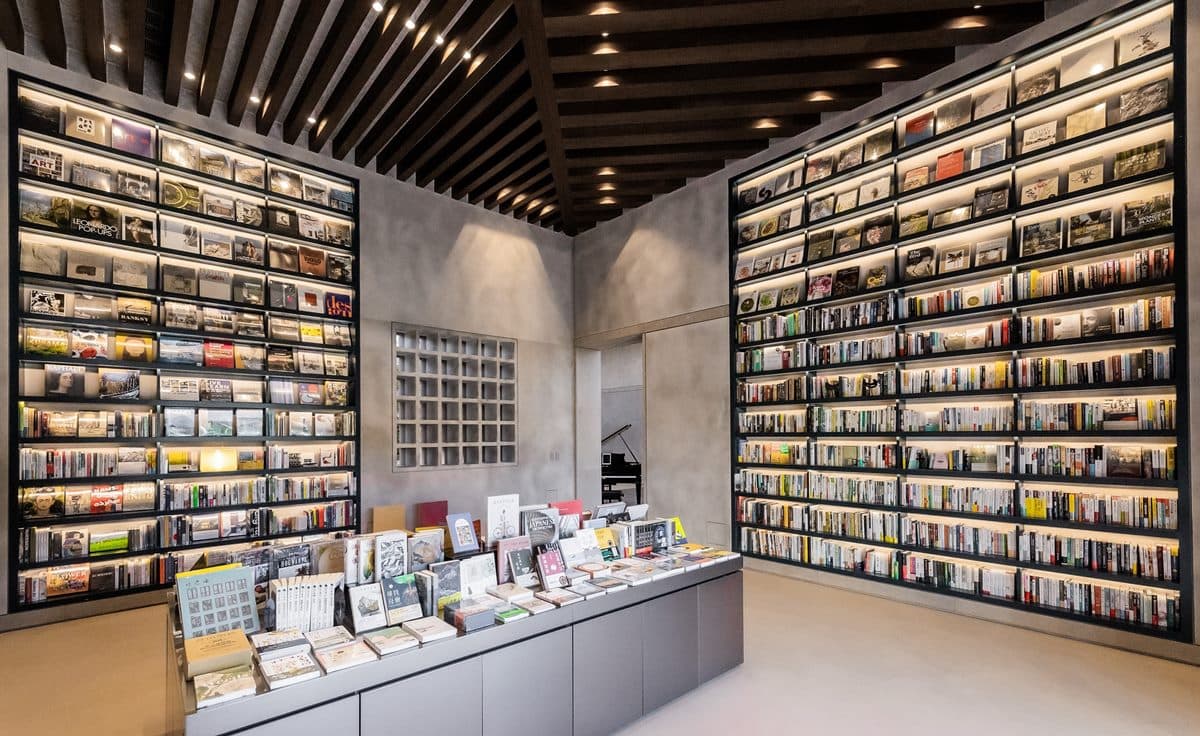 超美「清水模誠品快閃店」！挑高５公尺、大面網美書牆，還有HAPPY HOUR可喝