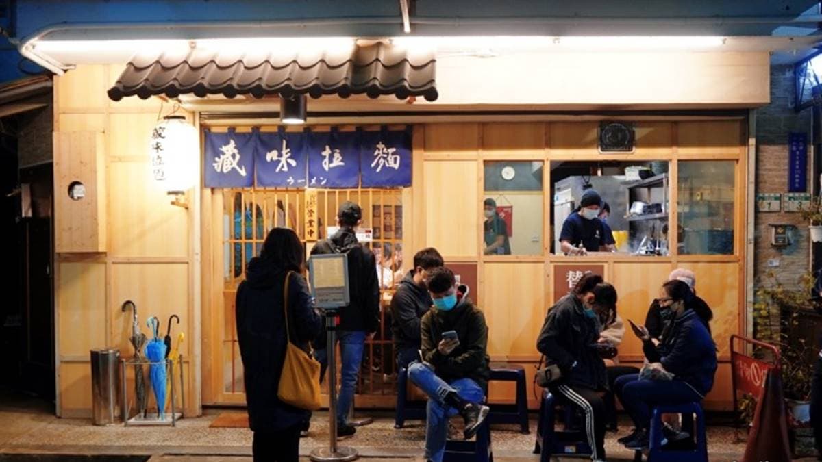 沒排隊吃不到！濃郁系「雞骨拉麵」擺滿叉燒肉控會愛，還能免費加湯加麵太佛