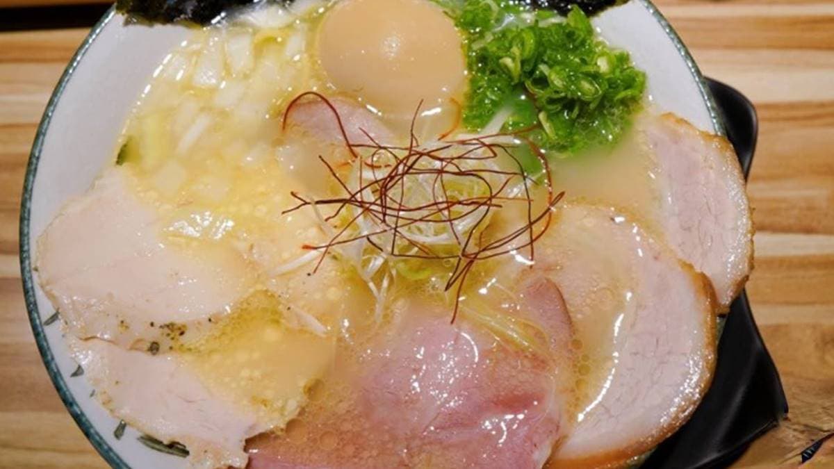 沒排隊吃不到！濃郁系「雞骨拉麵」擺滿叉燒肉控會愛，還能免費加湯加麵太佛