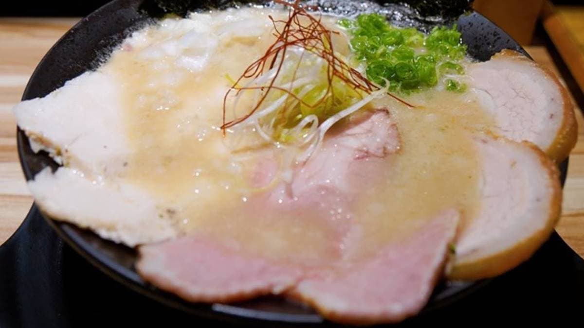 沒排隊吃不到！濃郁系「雞骨拉麵」擺滿叉燒肉控會愛，還能免費加湯加麵太佛