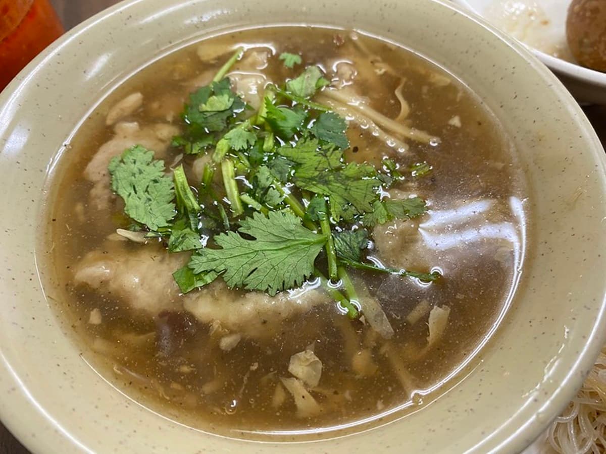 飄香30年!台北「老字號赤肉羹」加辣吃更對味,炒米粉吸滿滷汁愈吃愈唰嘴 飄香30年!台北「老字號赤肉羹」加辣吃更對味,炒米粉吸滿滷汁愈吃愈唰嘴