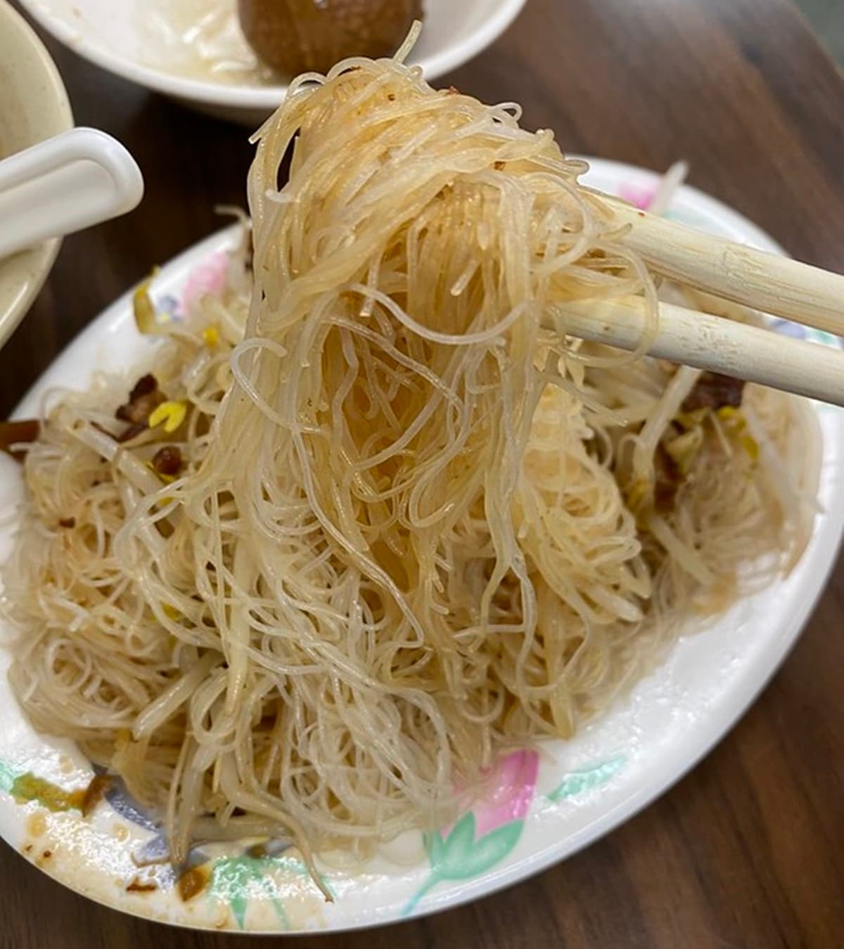 飄香30年!台北「老字號赤肉羹」加辣吃更對味,炒米粉吸滿滷汁愈吃愈唰嘴 飄香30年!台北「老字號赤肉羹」加辣吃更對味,炒米粉吸滿滷汁愈吃愈唰嘴