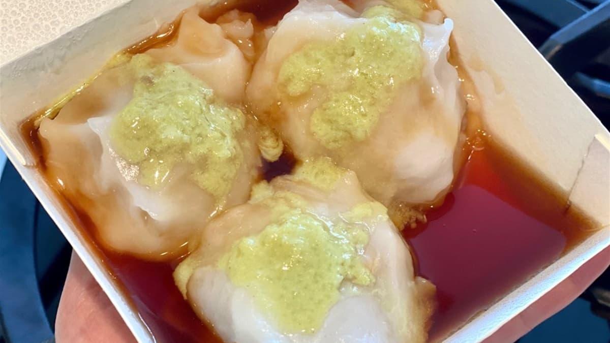 店家的芥末醬也很受歡迎，推薦可以加加看。（圖片來源：進食的巨鼠）