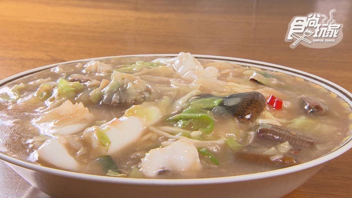 高CP值宮廟美食！鱔魚花枝麵用料超澎派，清甜羹湯嘗起來竟像喝高湯
