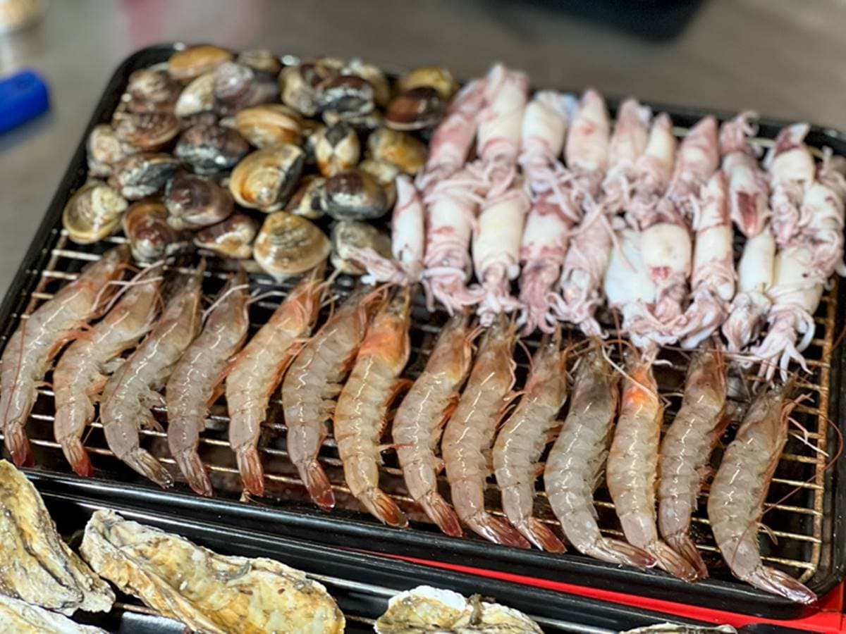 299元嗑到痛風!4種海鮮不限時吃到飽,加碼「鮭魚生魚片」1片不到10元 299元嗑到痛風!4種海鮮不限時吃到飽,加碼「鮭魚生魚片」1片不到10元
