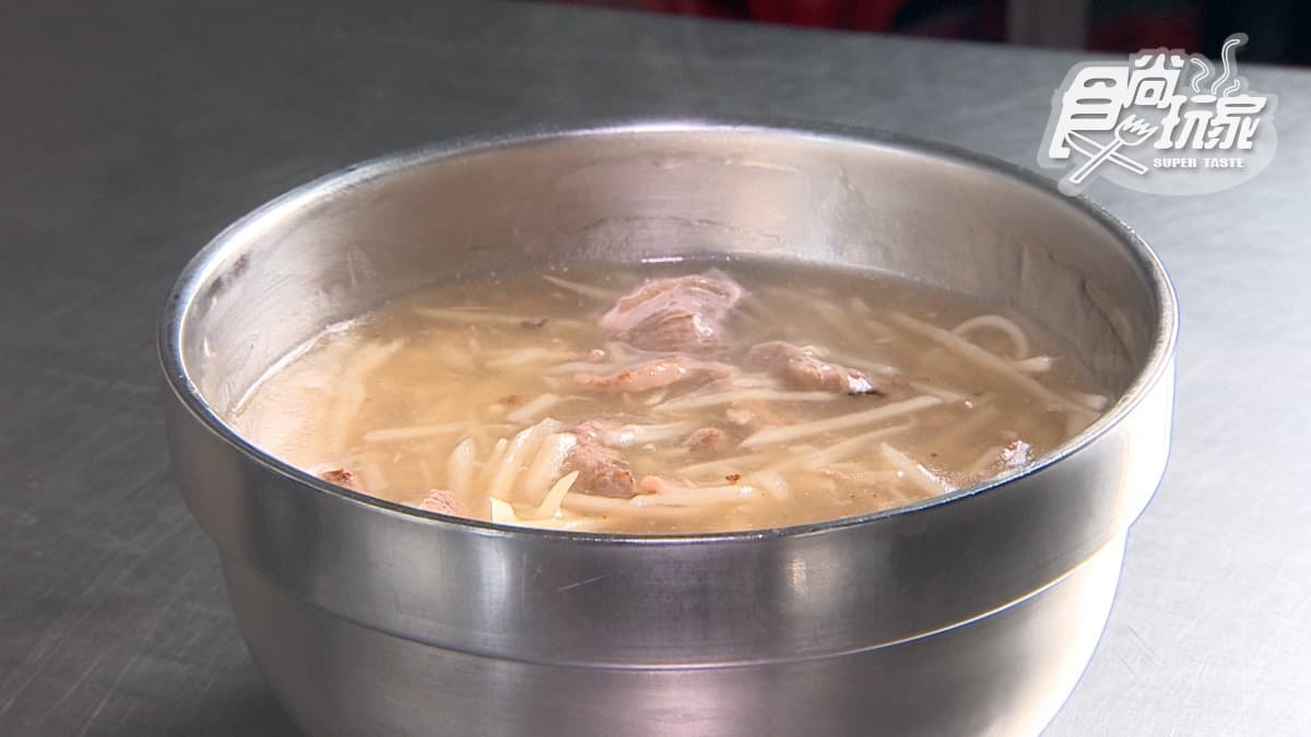 在地人激推！嘉義「生炒鴨肉羹」用鴨骨高湯熬製，甜筍絲＋焦香味超唰嘴