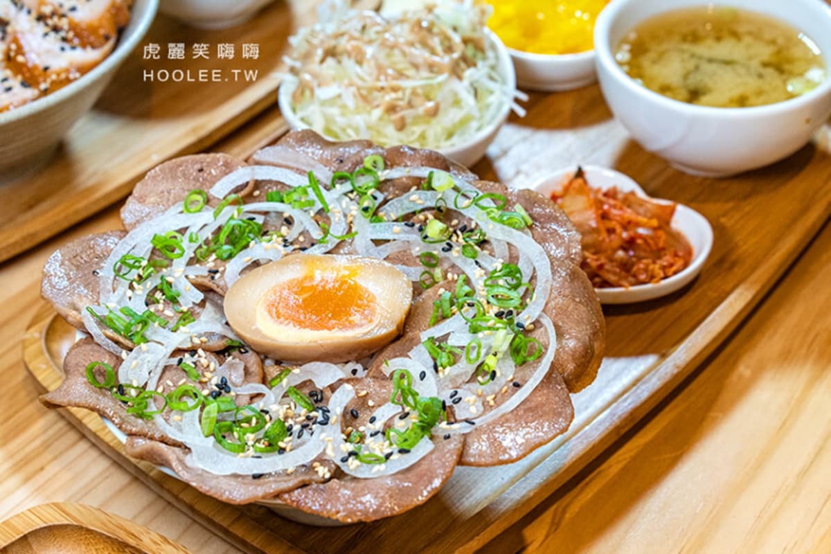 肉控暴動！「爆量系丼飯」安格斯牛、牛舌多到滿出來，還有免費國寶茶喝到飽