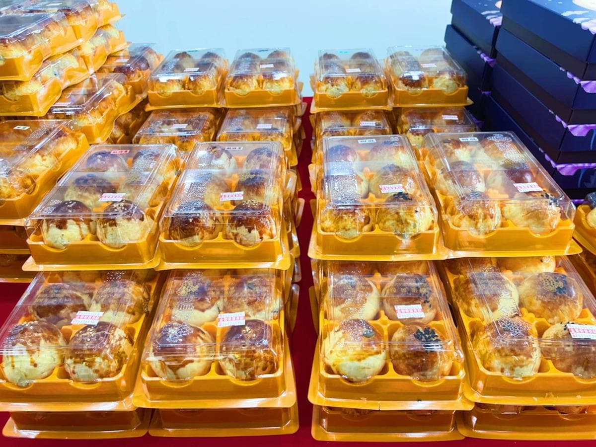 中秋搶購預備備!全台6大最強蛋黃酥:百年歷史、熱賣上千盒、爆餡菠蘿酥皮 中秋搶購預備備!全台6大最強蛋黃酥:百年歷史、熱賣上千盒、爆餡菠蘿酥皮